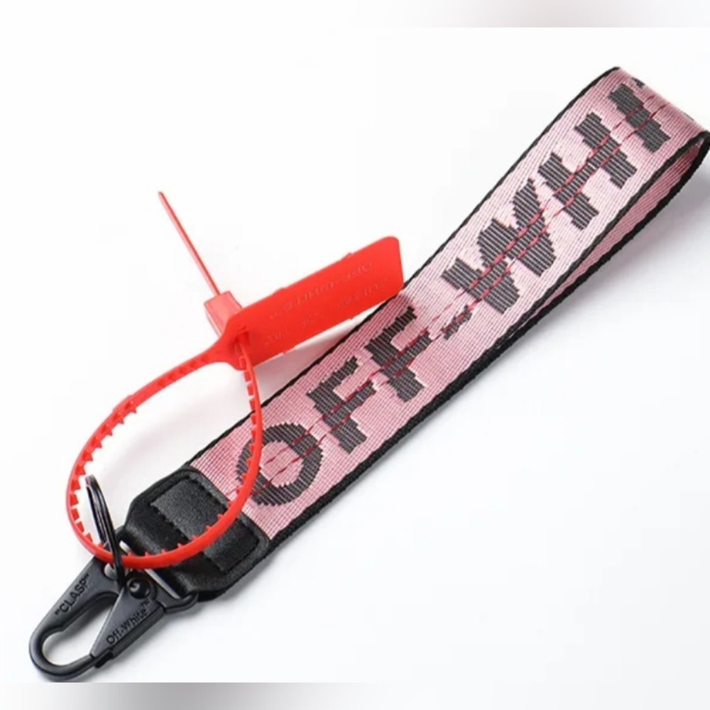 OFF-WHITE Key Chain